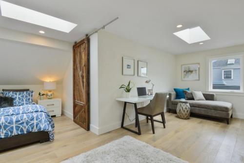 Reading Nook/Office Space